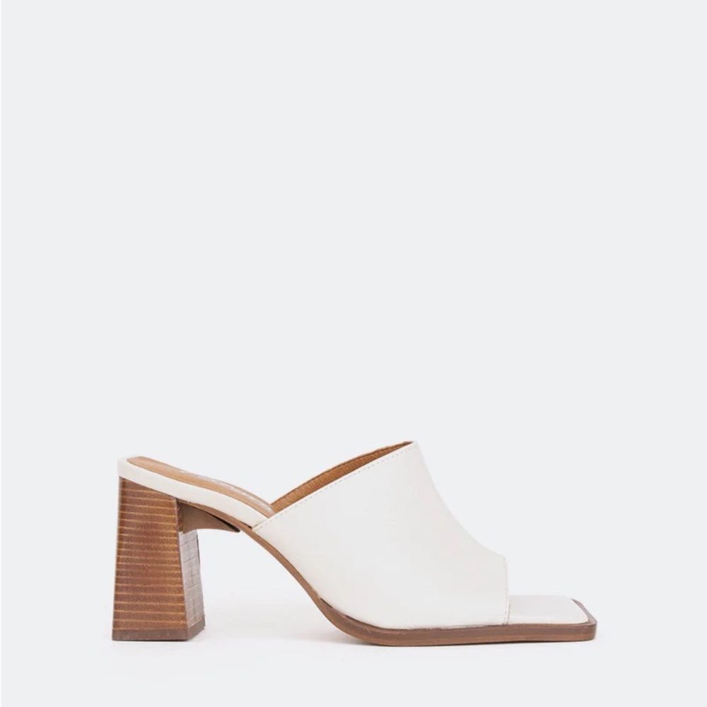 L’INTERVALLE Used white patent leather mules